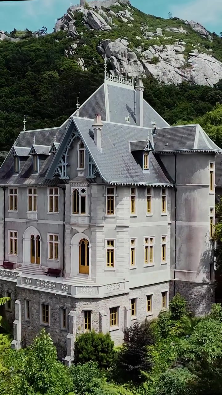 Der Palácio Biester in den Bergen von Sintra