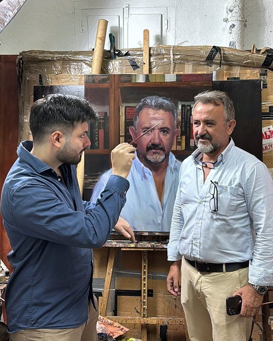Porträt des Malers Mikel Pinto in seinem Atelier
